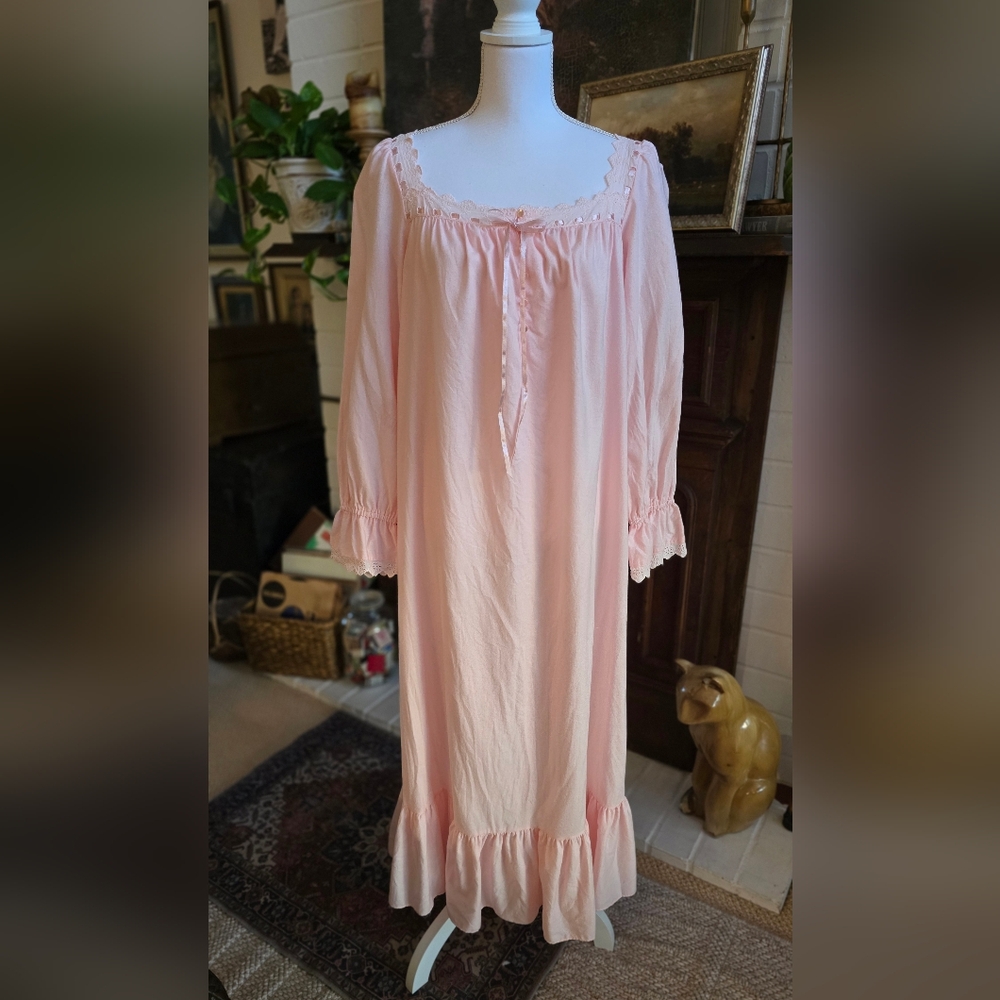 Vintage Victoria Secrets Light Pink Soft Cotton Night Gown w/ Lace Size Small - Picture 2 of 9